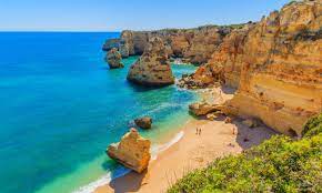The Algarve Coast: A Comprehensive Guide to Its Stunning Beaches